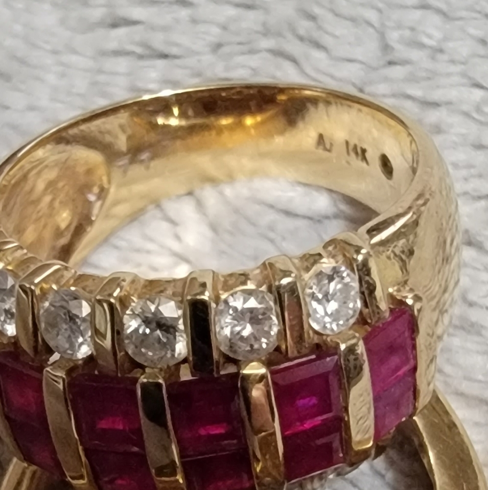 *  Not for sale*  Princess cut ruby and round diamond ring - Picture 3 of 8